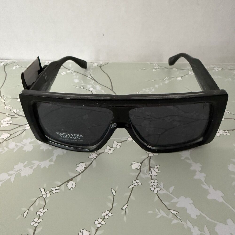 Women's SIMPLY VERA VERA WANG Black Logen  Rectangle Sunglasses NWT